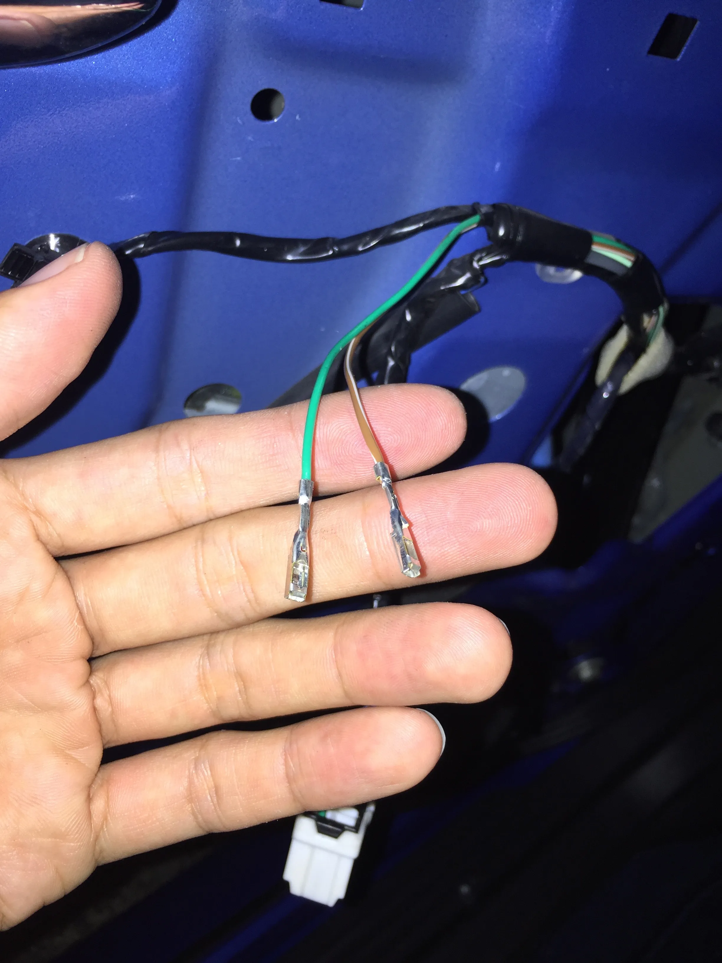 サテライトスピーカー用のケーブルが既に存在しているが、こちらはハイパスフィルターに繋げるために、端子を雄雌で欲しかったので自作。